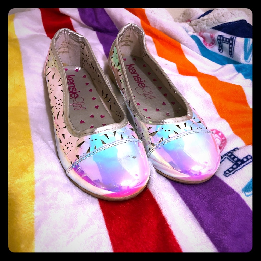 Girls silver iridescent flats.